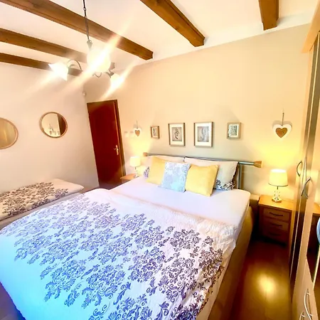 Evio Apartament *